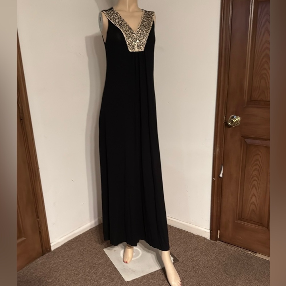 Calvin Klein Sleeveless Cocktail Gown